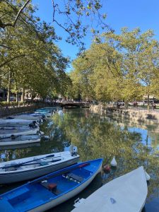 Tips for booking a taxi from Annecy to Geneva airport